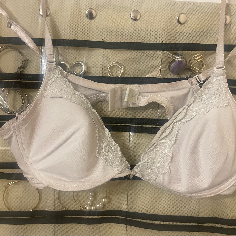 Elegant Lace Trim Bra in Cream